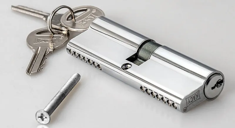 Double-opening chrome-plated Euro door lock cylinder with bespoke keys